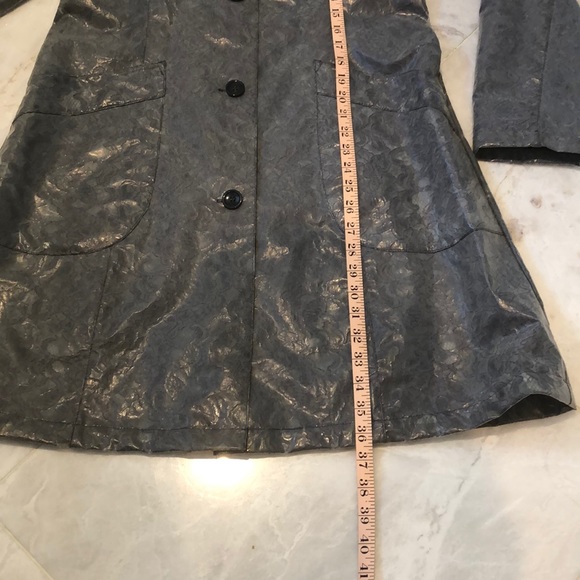 Raincoat: button up, Lace detail - Picture 7 of 9